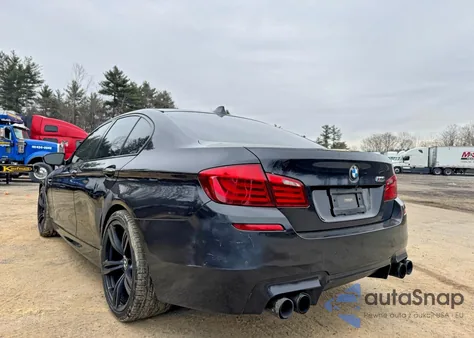 2013 BMW M5 z USA, uszkodzony, nr VIN WBSFV9C53DD095684